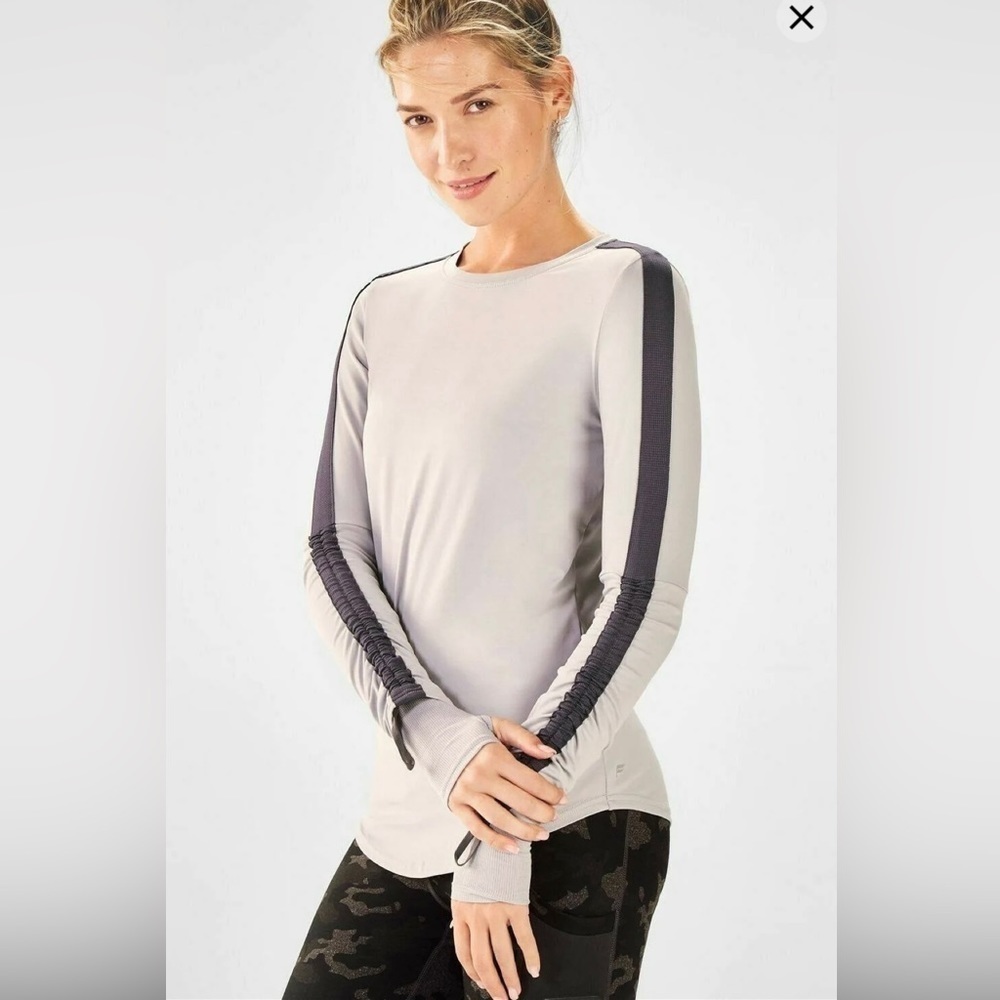 Fabletics Cashel Gray Round Neck Adjustable Long-Sleeves Athletic Top‎